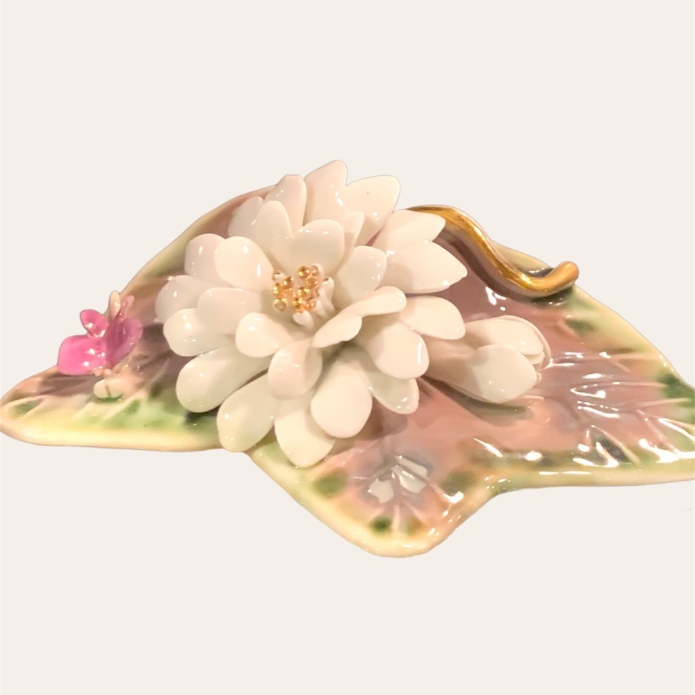 AXA Porcelaine Glass Flower